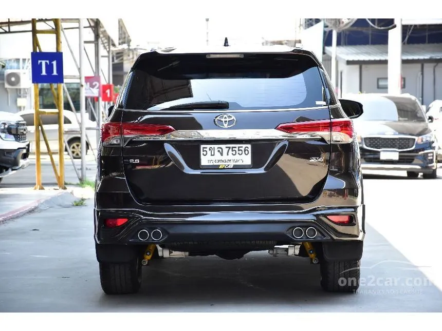 2016 Toyota FORTUNER V SUV