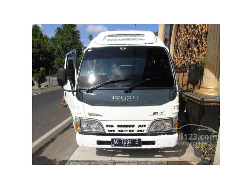 Jual Mobil Isuzu Elf 2014 Minibus 2.8 di Jawa Timur Manual 