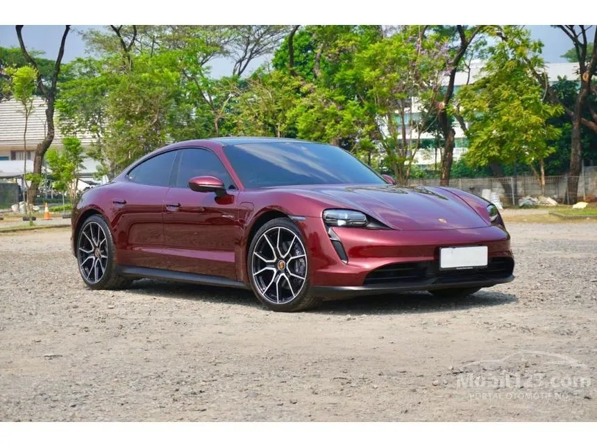 2021 Porsche Taycan Performance Battery Plus Sedan