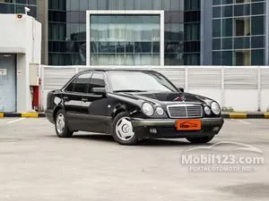 1997 Mercedes-Benz E230 2.3 Sedan