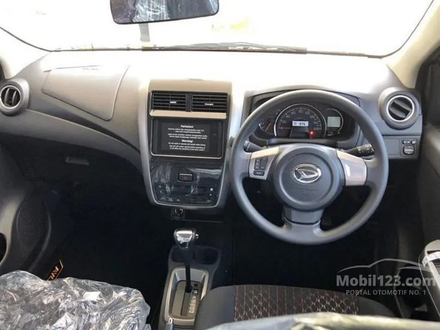 2022 Daihatsu Ayla R Deluxe Hatchback