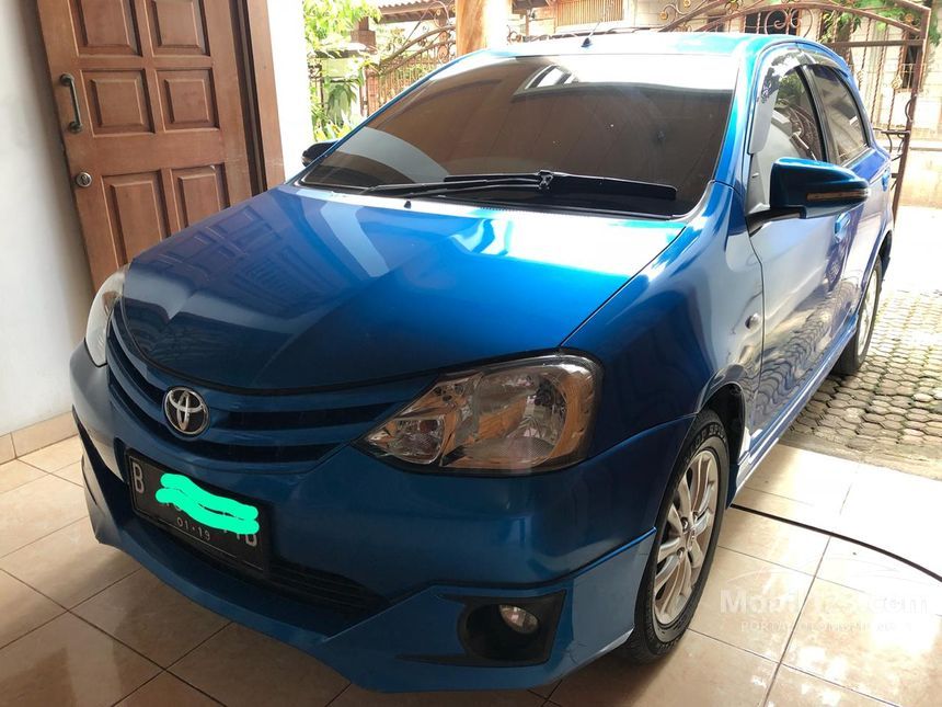 2013 Toyota Etios Valco G Hatchback