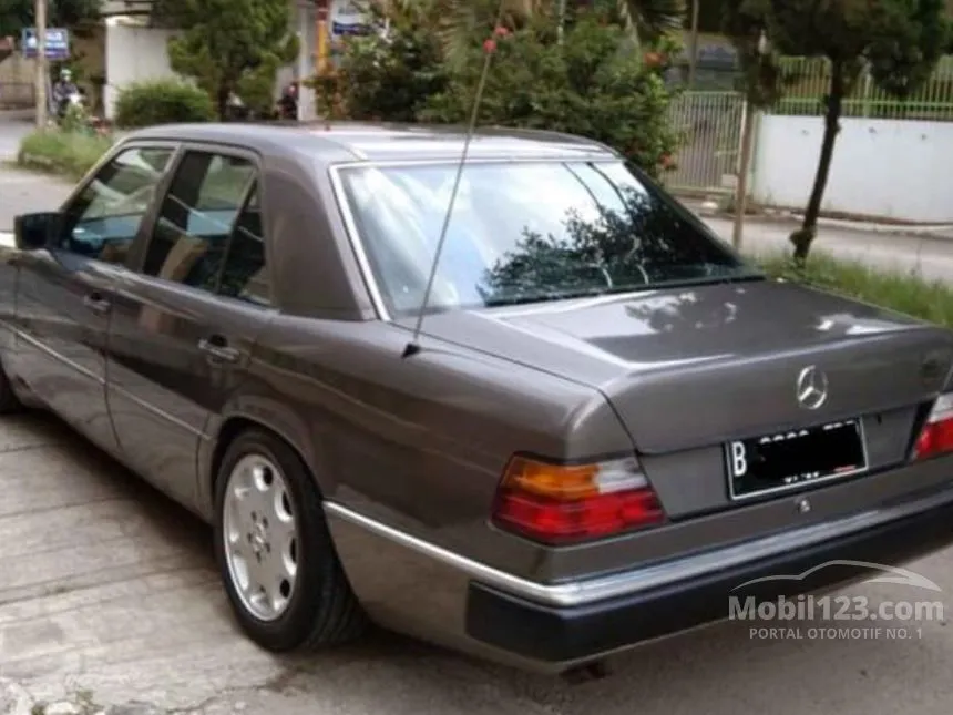1991 Mercedes-Benz 230E W124 Sedan