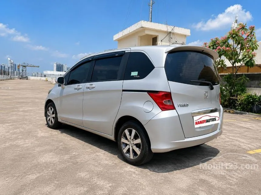 2011 Honda Freed Power Sliding Door MPV
