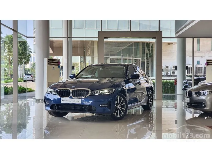 Jual Mobil BMW 320i 2021 Dynamic 2.0 di DKI Jakarta Automatic Sedan Biru Rp 875.000.000