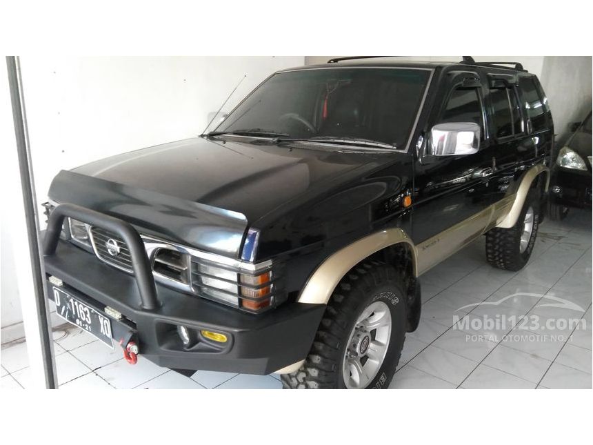 Jual Mobil Nissan Terrano 2001 Kingsroad F1 2.4 di Jawa 