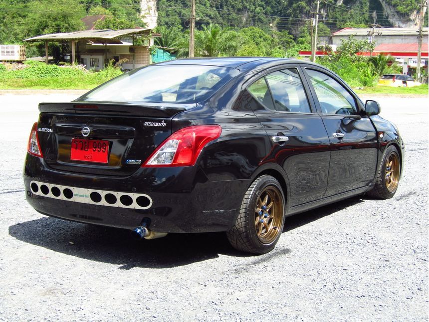 Nissan almera 2011