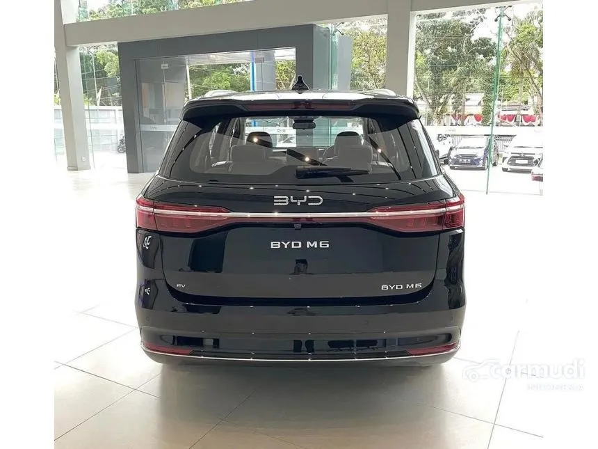 2025 BYD M6 Superior Captain 6-seater MPV