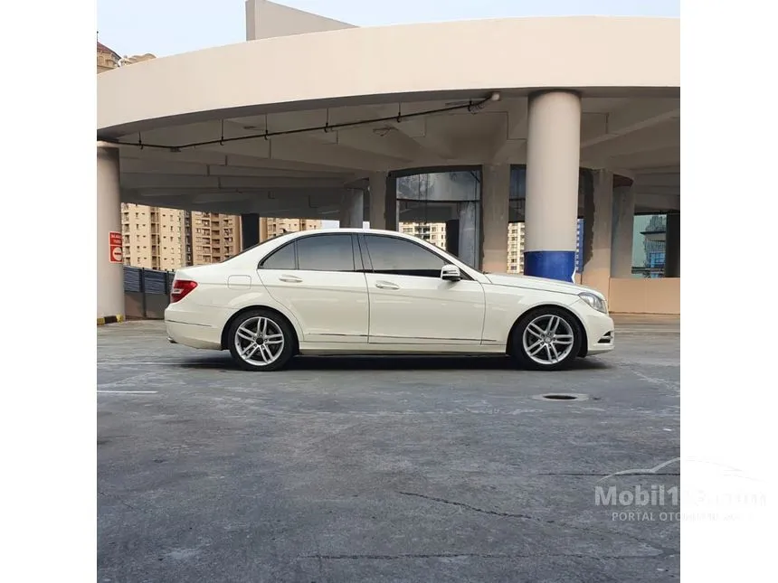 2011 Mercedes-Benz C300 Avantgarde Sedan