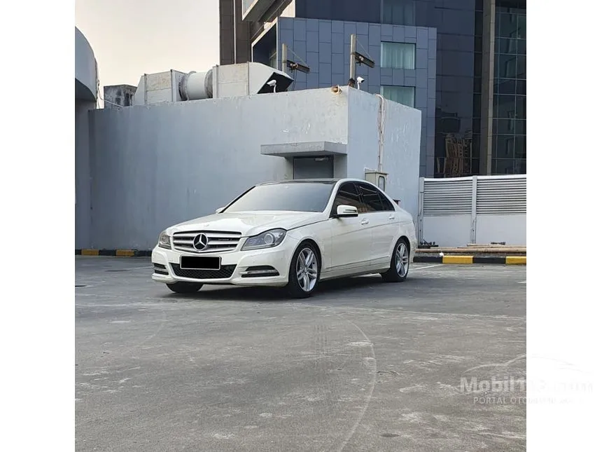 2011 Mercedes-Benz C300 Avantgarde Sedan