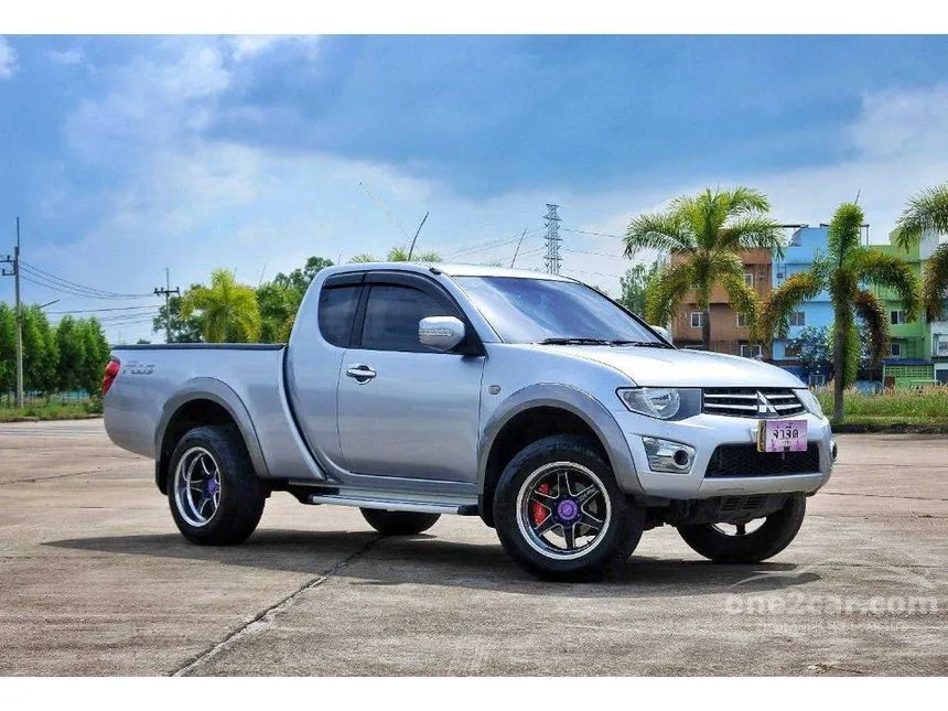 2013 Mitsubishi TRITON GLX Plus Mega Cab Pickup