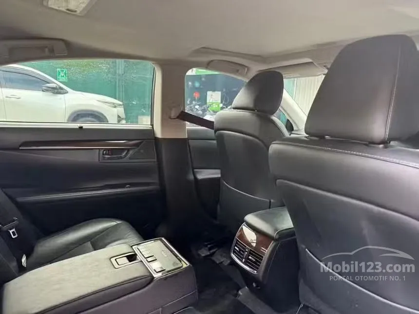 2014 Lexus ES 300h Sedan