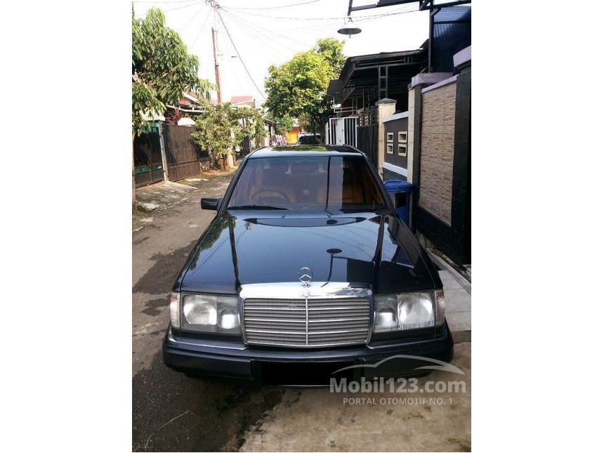 Jual Mobil Mercedes-Benz 300E 1989 3.0 di DKI Jakarta 