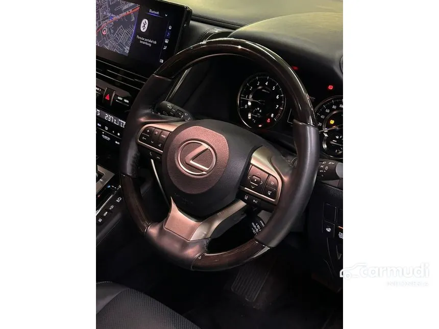 2020 Lexus LM 350 7 Seater MPV