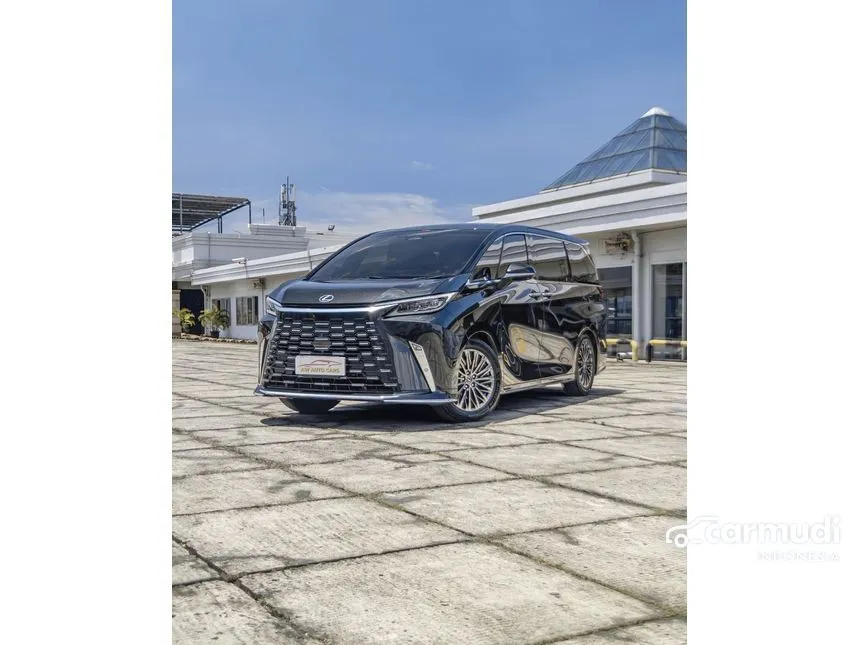2023 Lexus LM 350h 4 Seater MPV