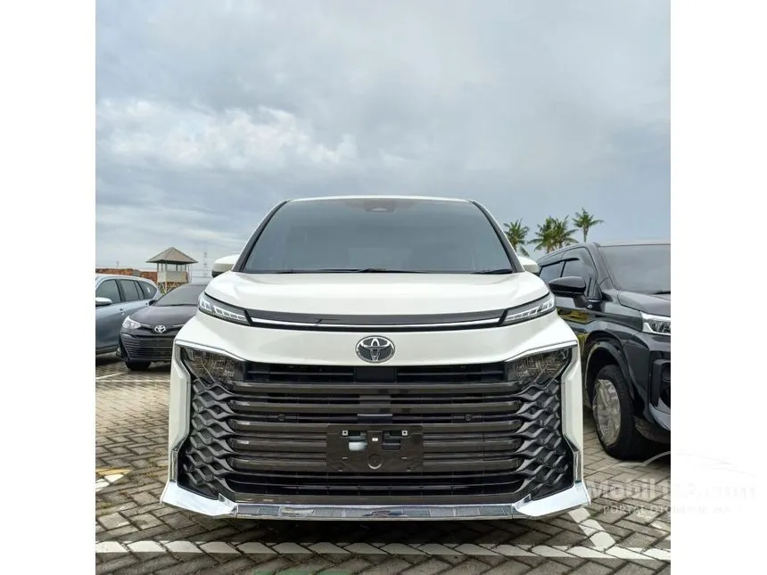 Jual Mobil Toyota Voxy 2024 2.0 di Jawa Barat Automatic Van Wagon Putih Rp 602.000.000