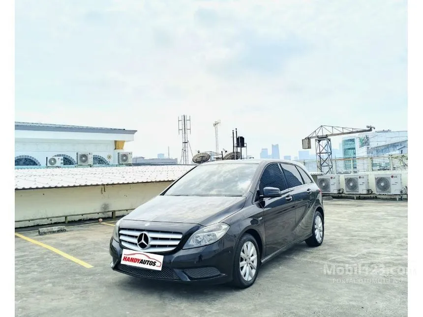 2012 Mercedes-Benz B200 Urban Hatchback