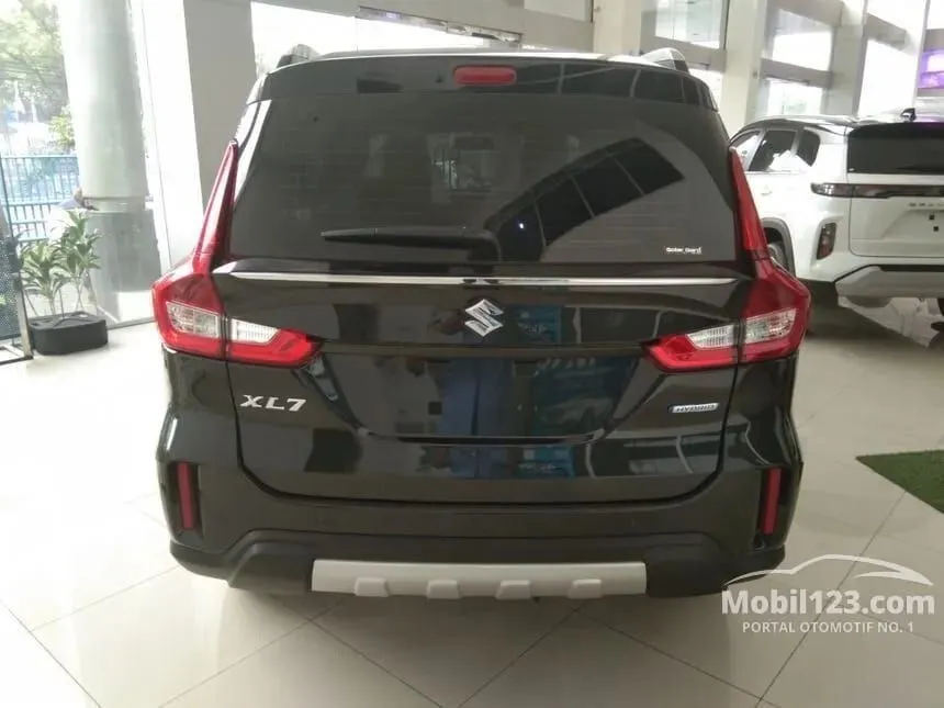 Jual Mobil Suzuki XL7 2023 BETA 1.5 di Banten Automatic Wagon Hitam Rp 220.000.000