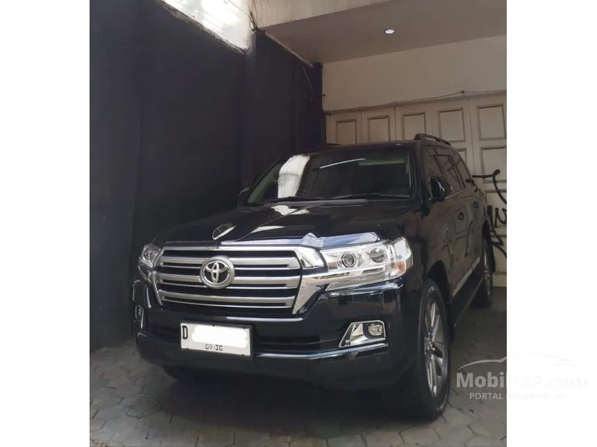 2020 Toyota Land Cruiser 200 VX SUV