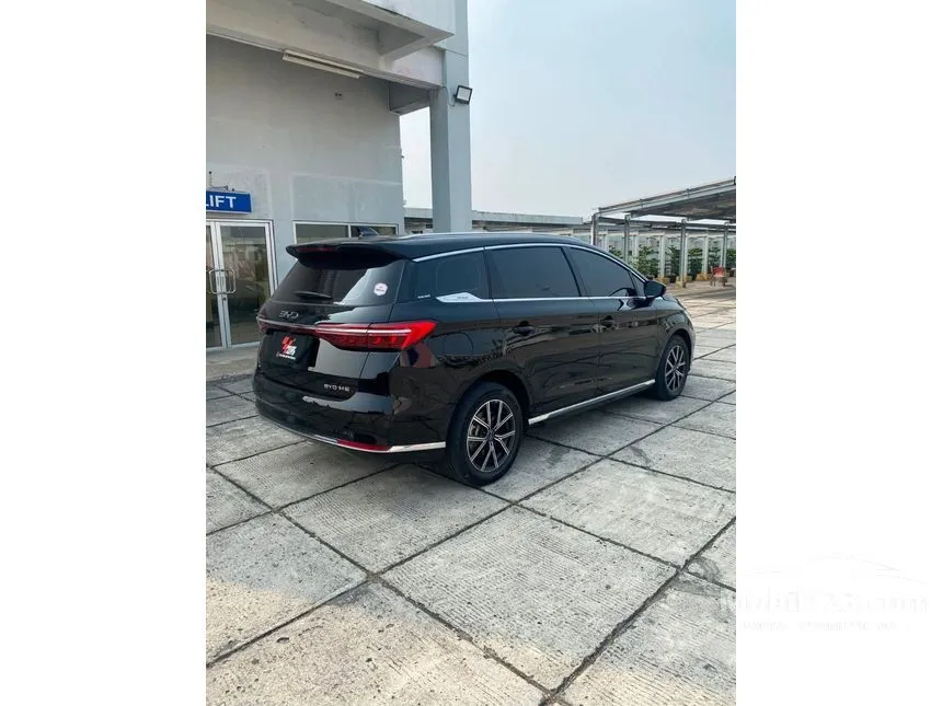 2025 BYD M6 Superior Captain 6 Seater MPV