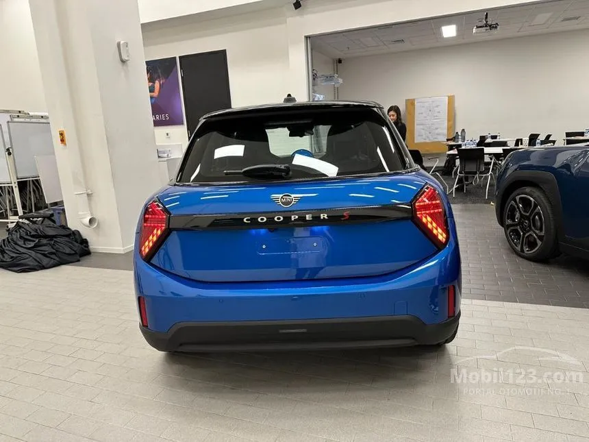 2025 MINI Cooper S 5 Door Hatchback