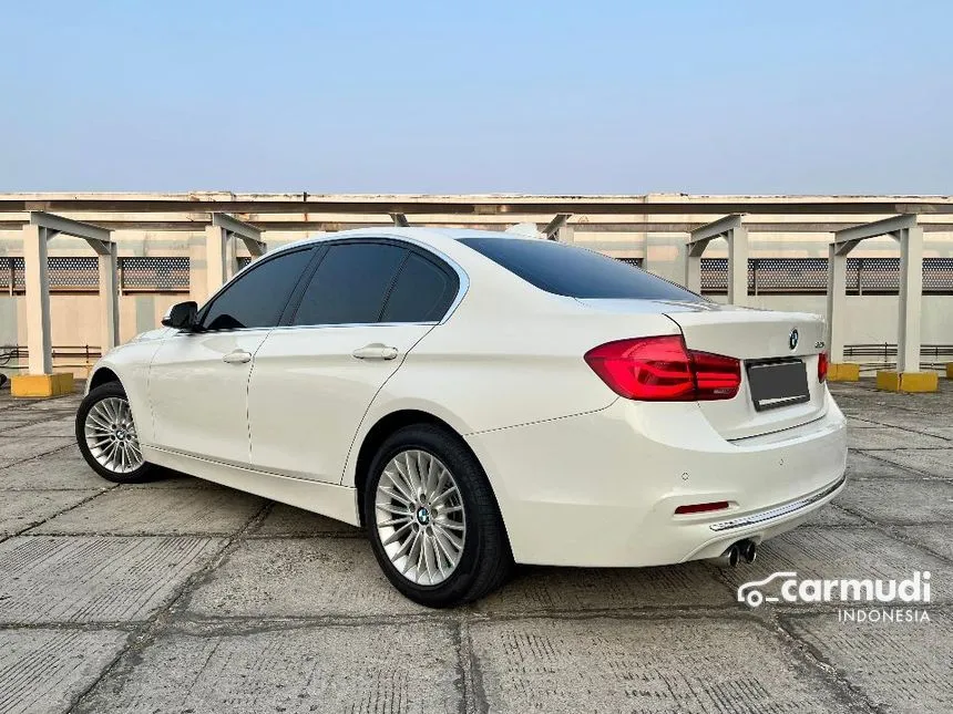 2018 BMW 320i Luxury Sedan