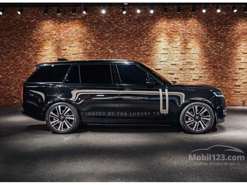 2023 Land Rover Range Rover Vogue PHEV P440e LWB SUV
