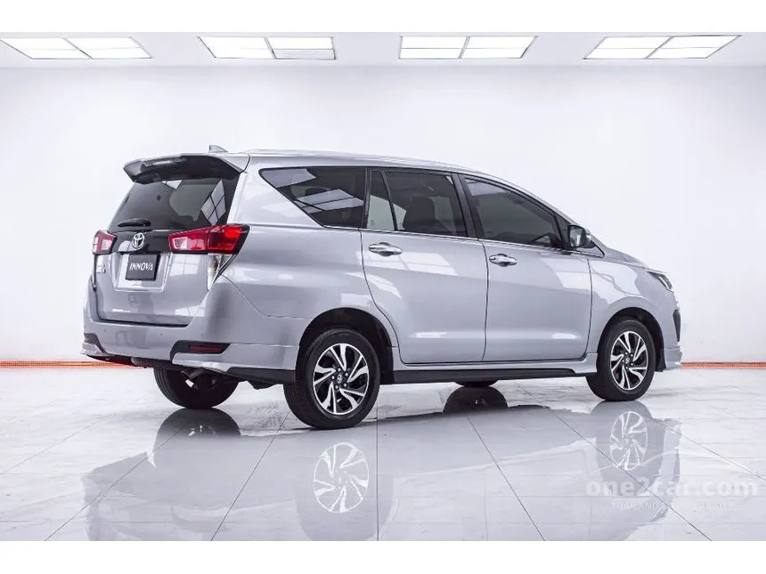 2022 Toyota INNOVA Crysta Wagon