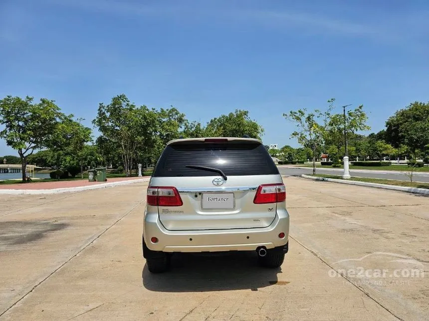 2011 Toyota FORTUNER V SUV
