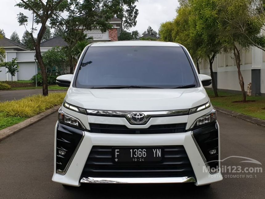 Toyota voxy 2019 фото