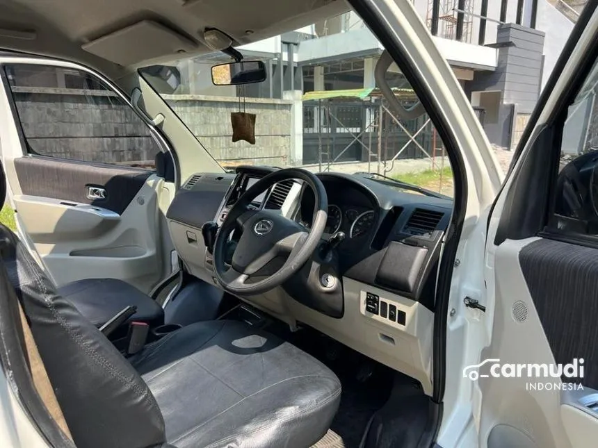 2016 Daihatsu Luxio X MPV