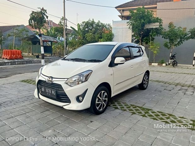 Toyota Agya Mobil bekas dijual di Yogyakarta Indonesia 