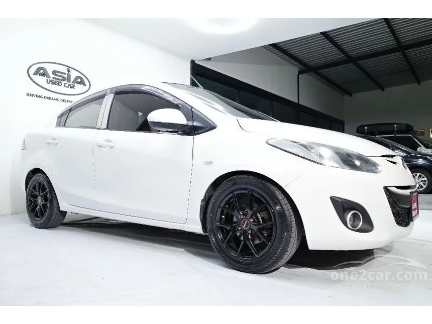 2013 Mazda 2 Elegance Groove Sedan