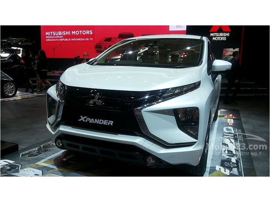  Gambar  Interior Mitsubishi Expander Tipe Sport  Kombinasi 