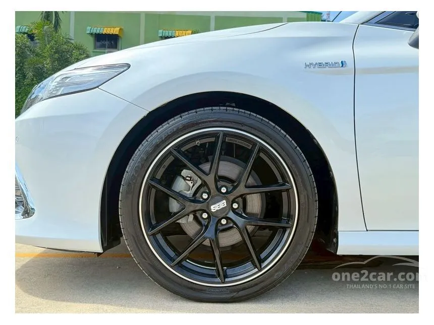 2021 Toyota CAMRY HEV Premium Luxury Sedan