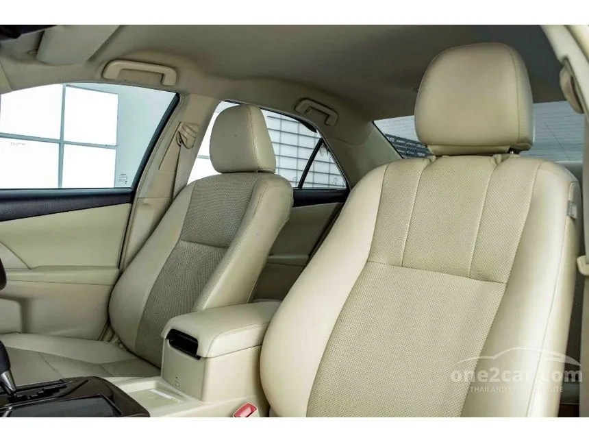 2016 Toyota CAMRY Hybrid Sedan