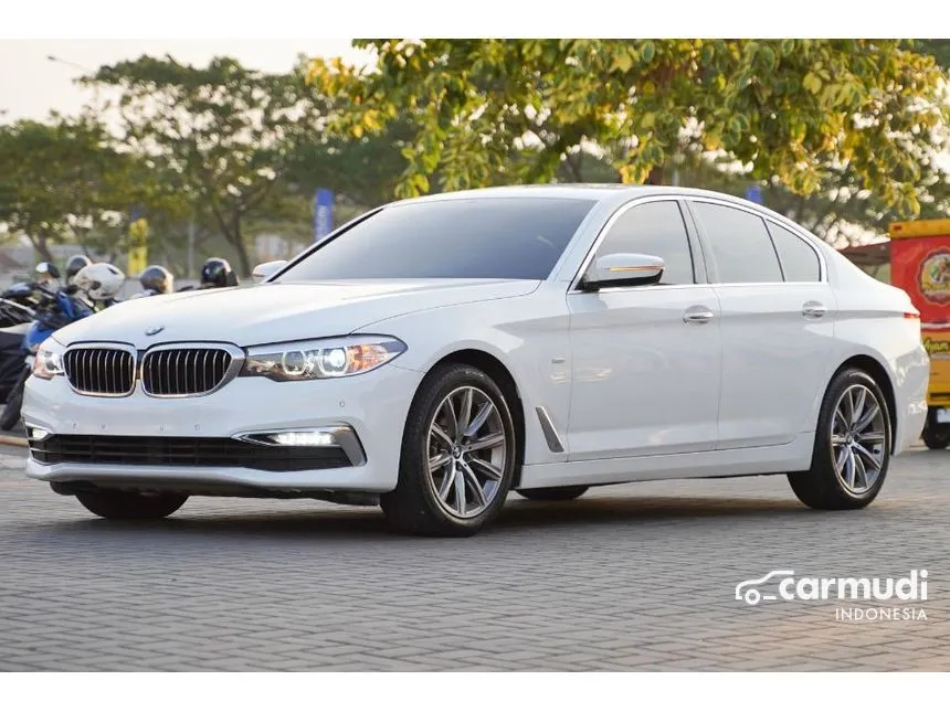 2019 BMW 520i Luxury Sedan