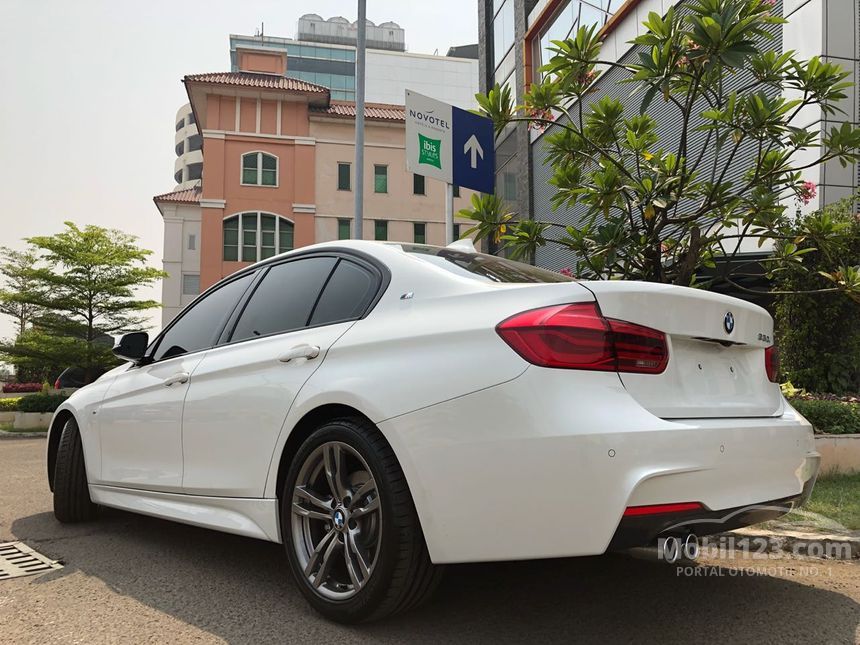 Jual Mobil  BMW  330i 2019 M Sport  2 0 di DKI Jakarta 