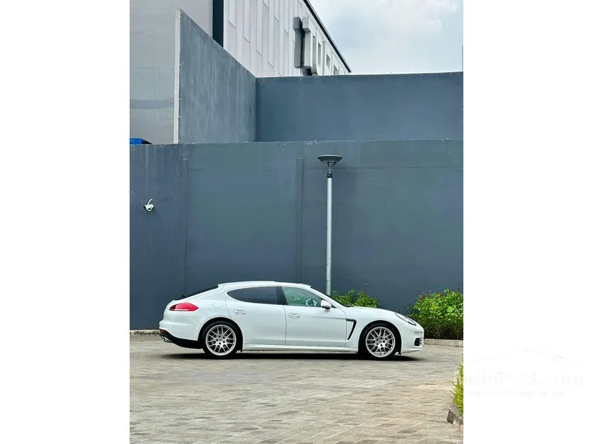 2015 Porsche Panamera S Hatchback
