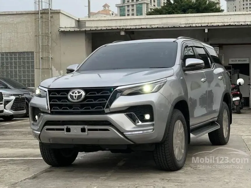 Jual Mobil Toyota Fortuner 2024 VRZ 2.8 di DKI Jakarta Automatic SUV Silver Rp 562.700.000