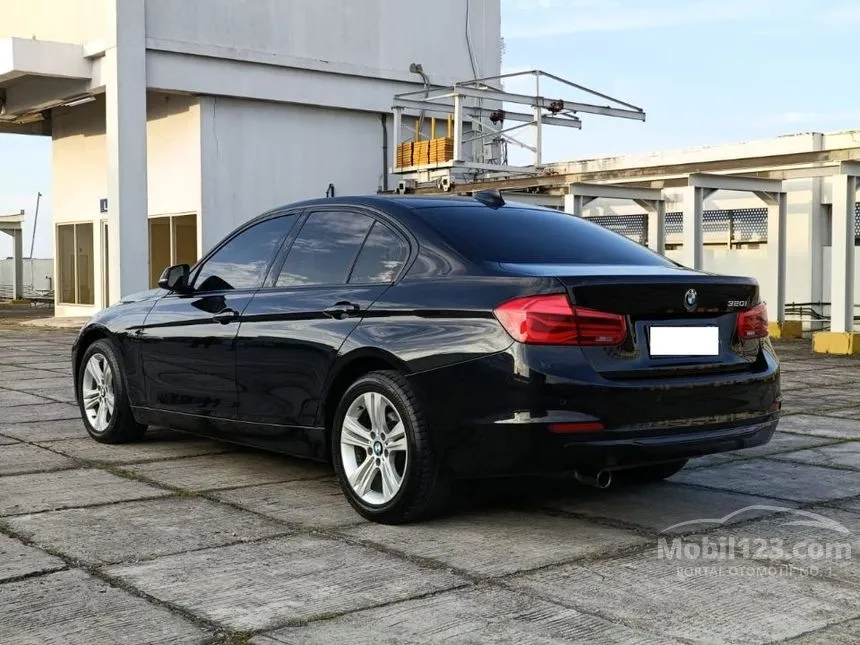 2014 BMW 320i Sport Sedan