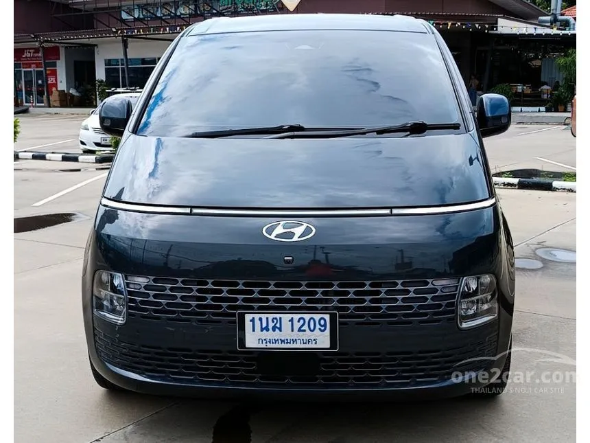 2022 Hyundai Staria SEL Van
