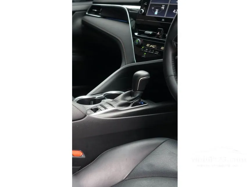 2023 Toyota Camry Hybrid (Premium Color) Sedan