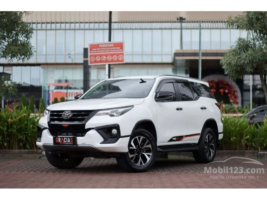 Jual Mobil Toyota Fortuner 2018 VRZ TRD 4X2 2.4 di Banten Automatic SUV Putih Rp 370.000.000