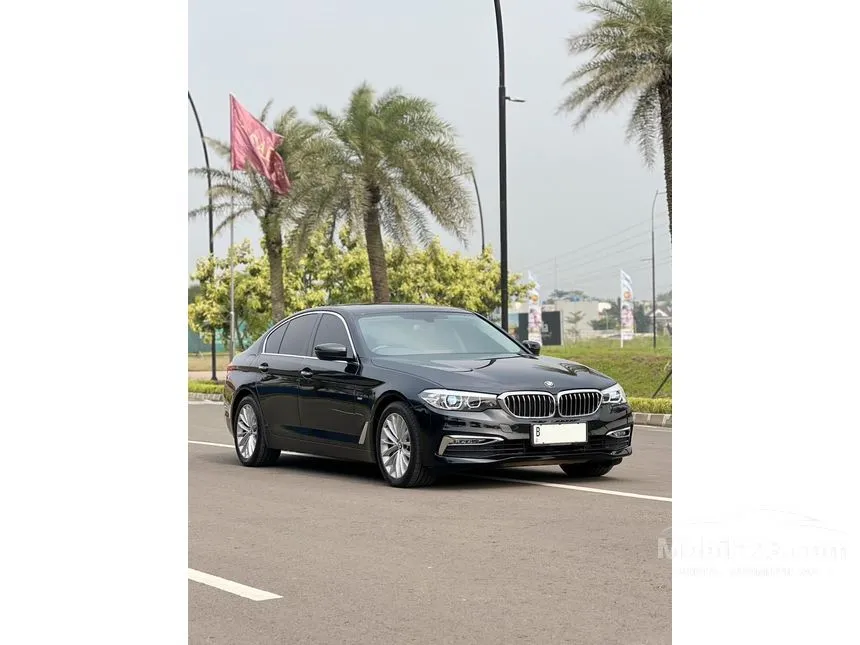 2018 BMW 530i Luxury Sedan