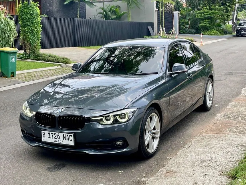 Jual Mobil BMW 320i 2019 Sport Shadow Edition 2.0 di DKI Jakarta Automatic Sedan Abu