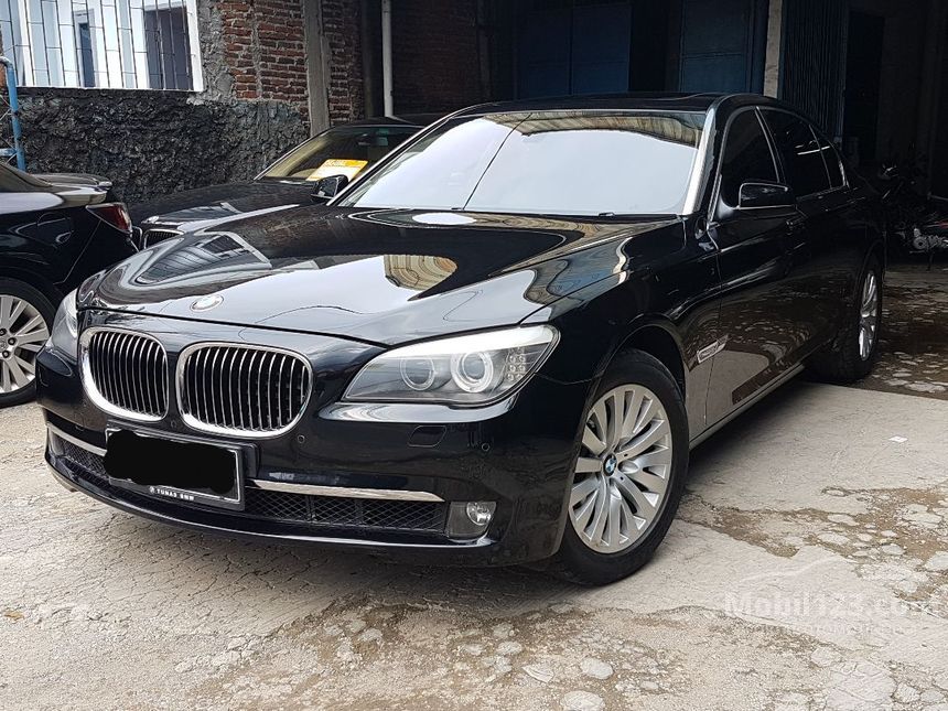 2013 BMW 740Li Sedan