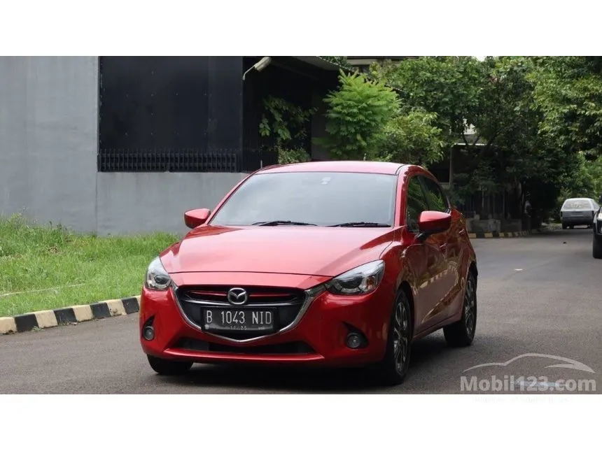 Jual Mobil Mazda 2 2015 GT 1.5 di DKI Jakarta Automatic Hatchback Marun Rp 165.000.000