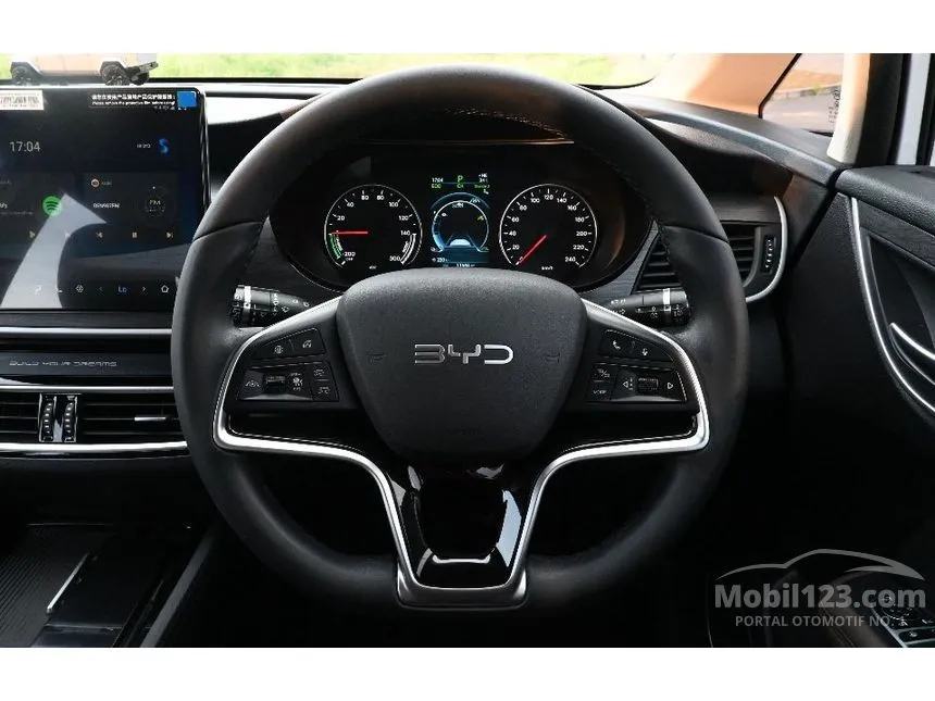 2025 BYD M6 Superior Captain 6 Seater MPV