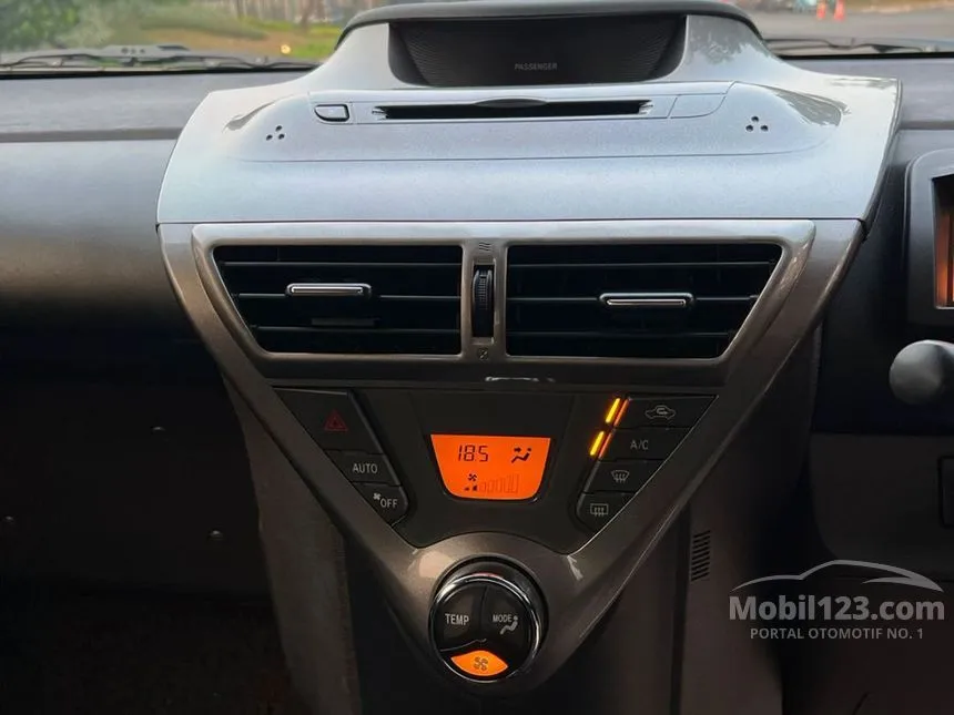 2010 Toyota iQ Standard Hatchback